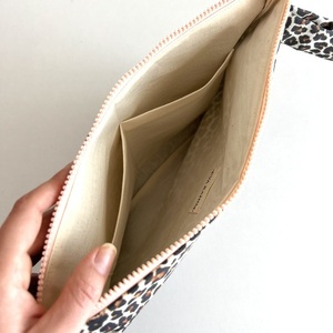 Τσαντάκι χειρός από καραβόπανο λεοπάρ 25cm x 35cm - ύφασμα, animal print, φάκελοι, all day, χειρός - 3