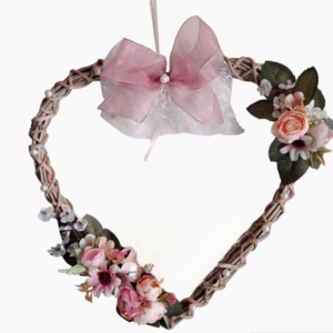 Ξύλινη καρδιά με λουλούδια σε αποχρώσεις του ροζ - καρδιά, στεφάνια