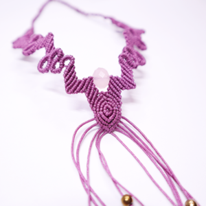 Μακραμέ κολιέ στο χρώμα της Πασχαλιάς - μακραμέ, χάντρες, μακριά, seed beads