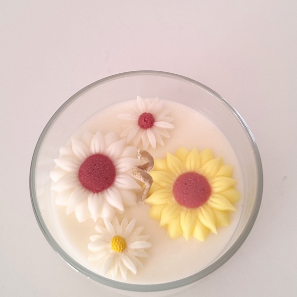 Τhe "Daisies & Sunflowers" candle - αρωματικά κεριά