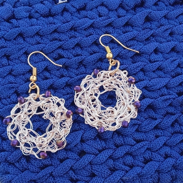 Wire crochet σκουλαρίκια με μωβ χαντρες - χαλκός, χάντρες, κρεμαστά, γάντζος, πλεκτά - 2