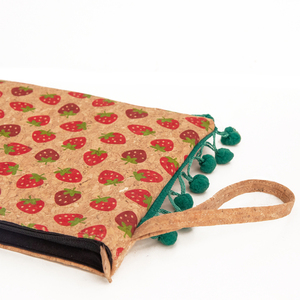 Tσαντάκι Καρπού Φελλός "Strawberries" - δέρμα, clutch, φελλός, χειρός - 2