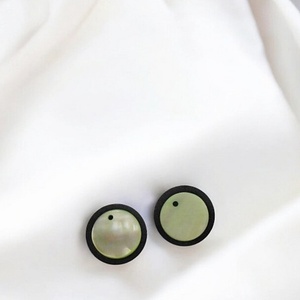 Καρφωτά σκουλαρίκια με φίλντισι Stud earrings Green ivory - ξύλο, φίλντισι, καρφωτά, μικρά, καρφάκι