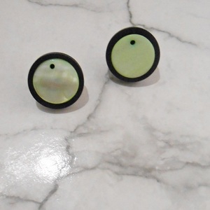Καρφωτά σκουλαρίκια με φίλντισι Stud earrings Green ivory - ξύλο, φίλντισι, καρφωτά, μικρά, καρφάκι - 3