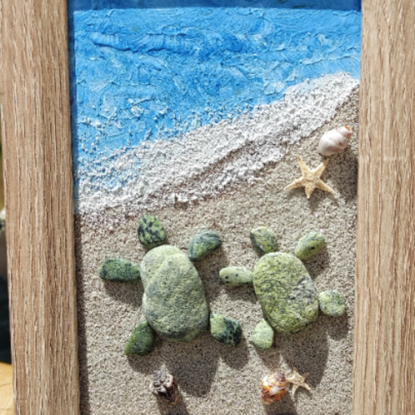 Κορνιζάκι με βότσαλα χελώνες ζωγραφισμένο, διαστάσεις 17χ13 εκ - ξύλο, ζωγραφισμένα στο χέρι, χελώνα, παραλία, κορνίζες - 4