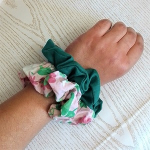Σετ scrunchies 2 τεμ. βαμβακερά, σμαραγδί και ροζ φλοράλ - ύφασμα, σετ δώρου, δώρα για γυναίκες, λαστιχάκια μαλλιών - 4