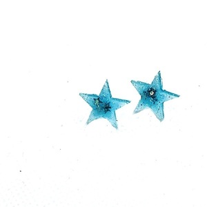 Χειροποίητα καρφωτά σκουλαρίκια αστέρι με ιριδίζον αστέρια από υγρό γυαλί - καρφωτά, μικρά, ατσάλι, εποξική ρητίνη, καρφάκι