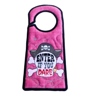 Υφασμάτινο Door Hanger "Enter If you Dare" 24 εκ. - κρεμάστρες