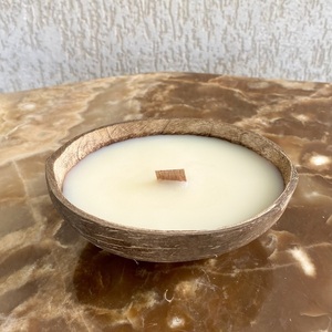 Χειροποίητο αρωματικό κερί σόγιας σε κέλυφος αληθινής καρύδας - coconut candle - αρωματικά κεριά