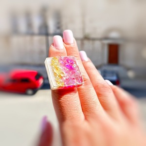 Δαχτυλίδι από υγρό γυαλί σε χρώμα ροζ-φούξια με φύλλα χρυσού - γυαλί, γεωμετρικά σχέδια, μεγάλα, αυξομειούμενα - 2