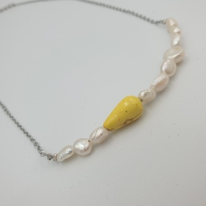 Μαργαριταρένιο κολιέ με σταγόνα χαολίτη σε ατσάλινη αλυσίδα-κίτρινο - ημιπολύτιμες πέτρες, charms, μαργαριτάρι, κοντά, ατσάλι - 4