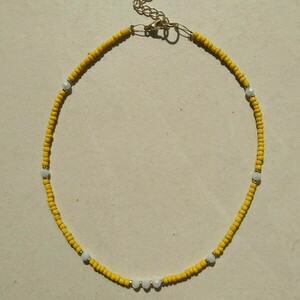 Κολιέ με κίτρινες και λευκές χάντρες - τσόκερ, χάντρες, κοντά, seed beads - 2