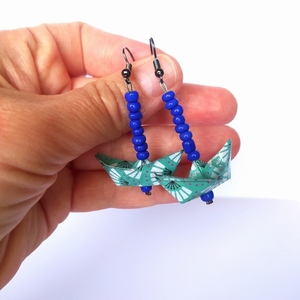 Origami earrings καραβάκια και μπλε χάντρες! - χαρτί, καραβάκι, κρεμαστά, πρακτικό δωρο
