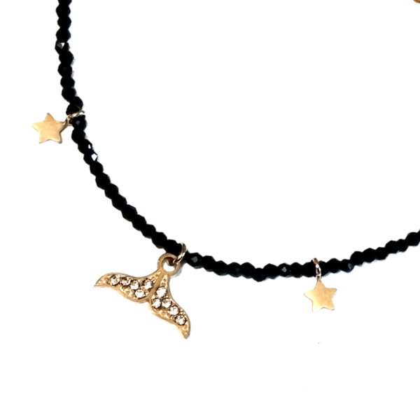 Βραχιόλι "little mermaid" συνδιασμένη με ημιπολύτιμες πέτρες μαύρο όνυχα και με αστεράκια από ατσάλι σε χρυσό. - ημιπολύτιμες πέτρες, charms, όνυχας, ατσάλι, χεριού - 2