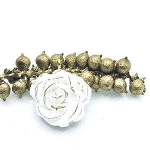 Μενταγιόν τριαντάφυλλο λευκό και χρυσό από υγρό γυαλί 2.5 * 2 * 0,5 εκ - κοντά, λουλούδι, ατσάλι, φθηνά, μενταγιόν - 2