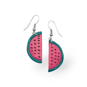 "Watermelon Dangles" I Χειροποίητα μοντέρνα σκουλαρίκια από πολυμερικό πηλό 4,5 cm - χρώμα ροζ / πρασινο - πηλός, μικρά, κρεμαστά, γάντζος, φθηνά - 2