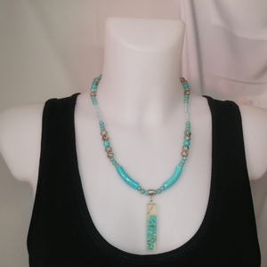 Χειροποίητο κολιέ με resin pendent, crystal beads, turquoise beads and acrylic beads. - γυαλί, κοντά, λουλούδι, μενταγιόν - 3