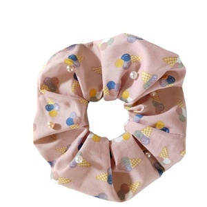 Χειροποιητο scrunchie λαστιχάκι μαλλιών με παγωτό χωνάκι σε old rose χρώμα με πέρλες 1τμχ medium size - ύφασμα, λαστιχάκια μαλλιών, δώρο γεννεθλίων