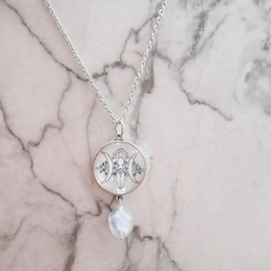 Κολιέ με γυαλί και ακρυλικές χάντρες Triple moon necklace Triple goddess - γυαλί, φεγγάρι, μεταλλικά στοιχεία, μενταγιόν - 3