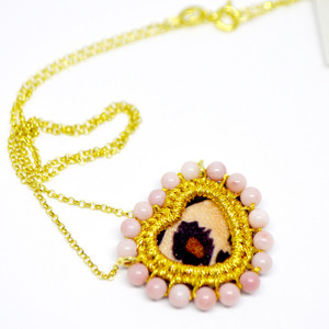 Κολιέ λεοπάρ βελούδινη κεντητή καρδιά χρυσοκλωστή ροζ κοράλλι - ημιπολύτιμες πέτρες, charms, ασήμι 925, καρδιά, boho