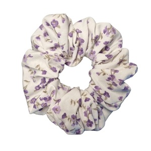 Βαμβακερό scrunchie με τύπωμα μωβ λουλούδια - ύφασμα, λαστιχάκια μαλλιών