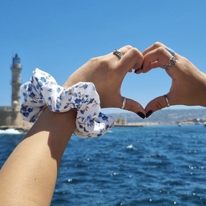 Βαμβακερό scrunchie με τύπωμα μπλε λουλούδια - ύφασμα, λαστιχάκια μαλλιών - 3