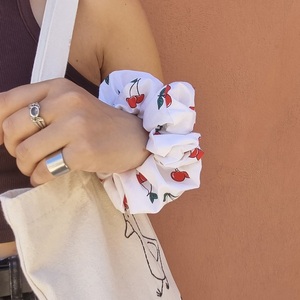 Βαμβακερό scrunchie με τύπωμα κεράσια - ύφασμα, λαστιχάκια μαλλιών - 4