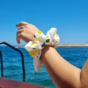 Βαμβακερό scrunchie με τύπωμα λεμόνια - ύφασμα, λαστιχάκια μαλλιών - 3