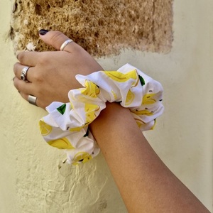 Βαμβακερό scrunchie με τύπωμα λεμόνια - ύφασμα, λαστιχάκια μαλλιών - 4