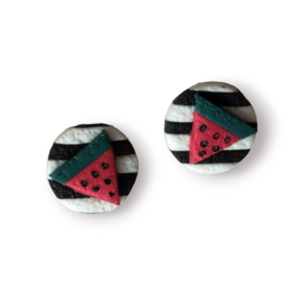 Μικρά studs καρπούζι σε ριγέ φόντο από πολυμερικό πηλό - πηλός, καρφωτά, μικρά