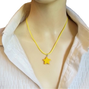 Γυναικείο μενταγιόν τσόκερ με κίτρινο αστέρι από χαολίτη σε κίτρινο fluo snake cord, 27εκ. - ημιπολύτιμες πέτρες, αστέρι, τσόκερ, κοντά, δώρα για γυναίκες - 2