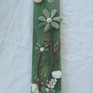 Λουλούδια από πράσινα βοτσαλα - πίνακες & κάδρα
