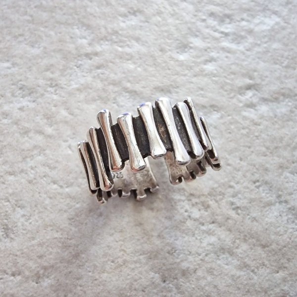 Δαχτυλίδι fence με κάθετες μπάρες ασήμι 925 επιπλατινωμένο αυξομειούμενο ασημί - ασήμι 925, γεωμετρικά σχέδια, μεγάλα, επιπλατινωμένα, αυξομειούμενα - 2