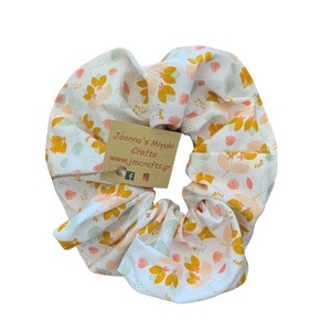 Scrunchie Πορτοκαλί Λουλούδια - ύφασμα, λουλούδια, για τα μαλλιά, δώρα για γυναίκες, λαστιχάκια μαλλιών