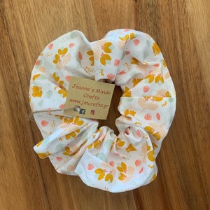 Scrunchie XL Πορτοκαλί Λουλούδια - ύφασμα, λουλούδια, για τα μαλλιά, δώρα για γυναίκες, λαστιχάκια μαλλιών - 2