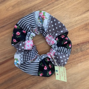 Scrunchie Patchwork - ύφασμα, για τα μαλλιά, δώρα για γυναίκες, λαστιχάκια μαλλιών - 2