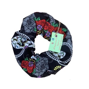 Scrunchie XL Frida - ύφασμα, για τα μαλλιά, frida kahlo, δώρα για γυναίκες, λαστιχάκια μαλλιών