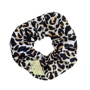 Scrunchie Leopard - ύφασμα, για τα μαλλιά, δώρα για γυναίκες, λαστιχάκια μαλλιών
