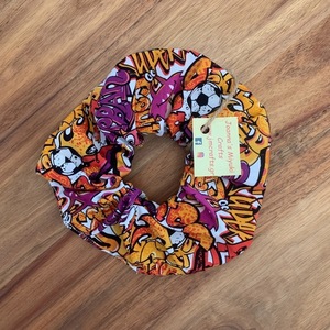 Scrunchie Graffiti - ύφασμα, για τα μαλλιά, δώρα για γυναίκες, λαστιχάκια μαλλιών - 2