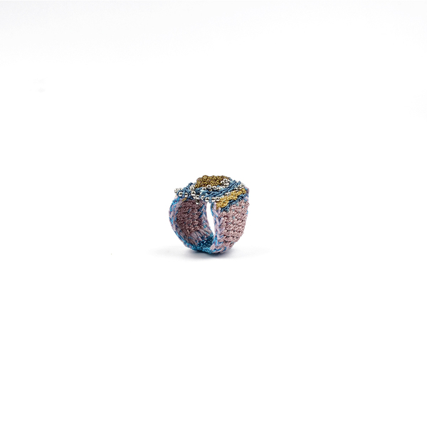 ATHINA MAILI - Υφαντό φαρδύ δαχτυλίδι πολύχρωμο με μεταλλικά νήματα και ατσάλινη αλυσίδα - χειροποίητα, υφαντά, ατσάλι, boho, μεγάλα - 2