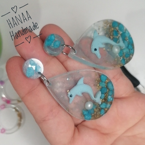 Χειροποίητο σκουλαρίκι από υγρό γυαλί με ένα υπέροχο μπλε δελφίνι μέσα του - γυαλί, ψάρι, κοχύλι, καρφωτά - 2