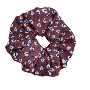 Χειροποίητο scrunchie λαστιχάκι μαλλιών σε καφέ χρωμα - ύφασμα, λαστιχάκια μαλλιών