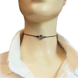 Cord necklace μαύρο με μεταλλικό σταυρό, 32εκ. - ορείχαλκος, σταυρός, τσόκερ, κοντά, boho - 2