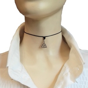 Cord necklace μαύρο με το κέλτικο σύμβολο Triquetra, 33εκ. - ορείχαλκος, minimal, κοντά, boho - 2