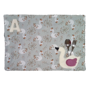 Προσωποποιημένο παιδικό σουπλά κύκνοι ( 40 χ 30 εκ.) - δώρο, πετσέτα, personalised, σουπλά - 3