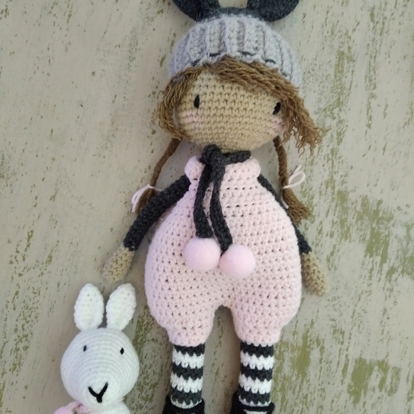 Κούκλα πλεκτή amigurumi "Little Lucy" με κουνελάκι (30cm) - λούτρινα, amigurumi, κουνελάκι, κούκλες - 5