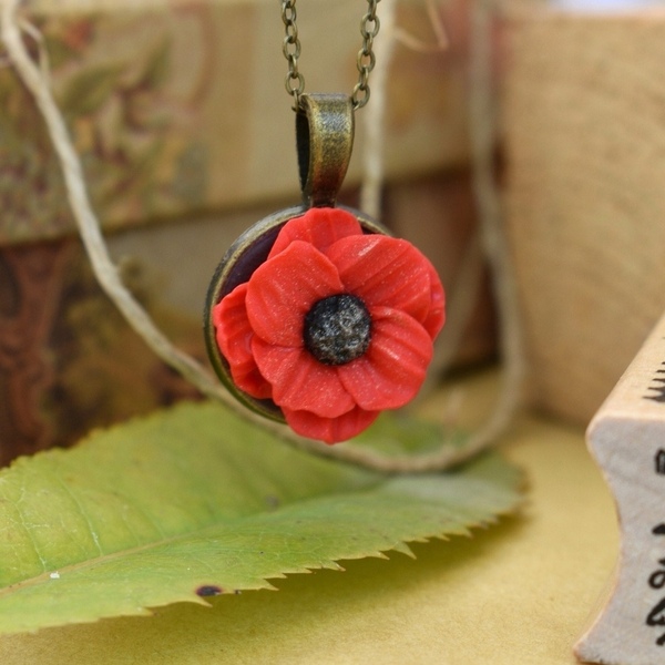 Poppy | Μενταγιόν Κόκκινη Παπαρούνα (Πολυμερικός Πηλός, Μπρούντζος) (Μήκος 40εκ. + 5εκ. Αυξομείωση) - charms, πηλός, κοντά, λουλούδι, μπρούντζος