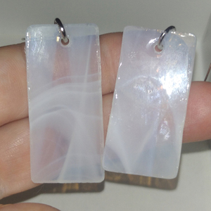 Μοναδικά σκουλαρίκια από λευκό γυαλί stained glass - γυαλί, κρεμαστά, γάντζος, φθηνά