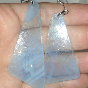 Μοναδικά σκουλαρίκια από γυαλί βιτρώ σε γαλάζιο χρώμα - γυαλί, βιτρώ, γάντζος - 3