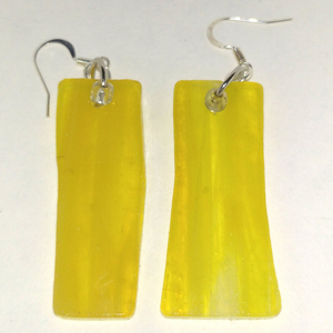 Μοναδικά σκουλαρίκια από γυαλί βιτρώ σε κίτρινο χρώμα - γυαλί, βιτρώ, κρεμαστά, μεγάλα, γάντζος